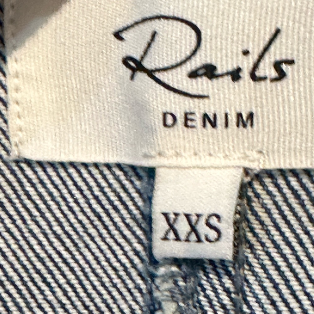 Rails Malibu Dress
Mazarine Denim Button-Down Midi Dress - Picture 12 of 13